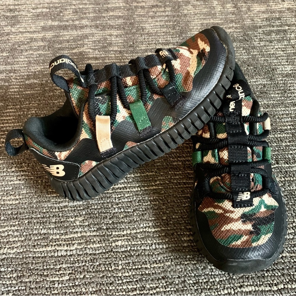 Boys laceless shoes
